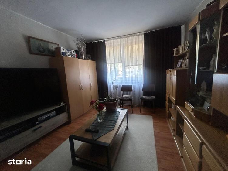 Apartement 3 camere zona spital etaj 1 - 8