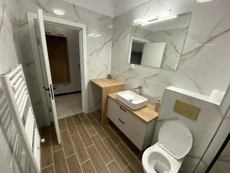 Apartament cu 2 camere semidecomandat, mobilat în Florești