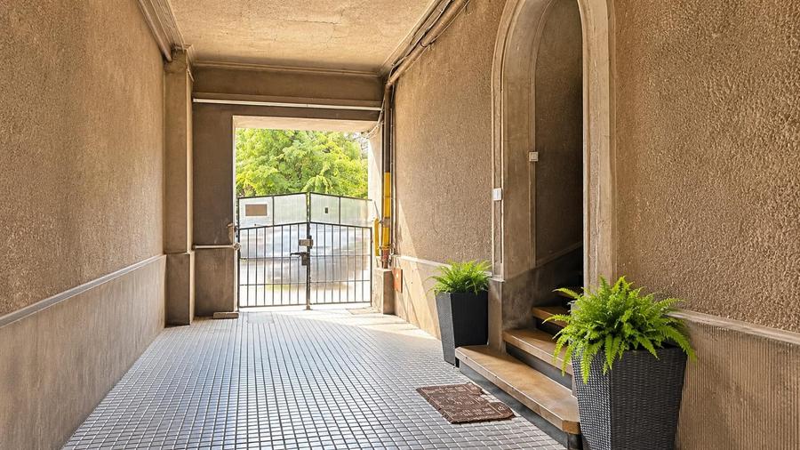 Apartament cu 2 camere semidecomandat, mobilat în P-ța Universității
