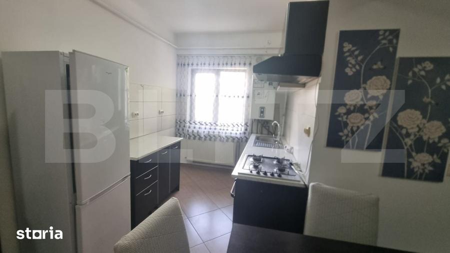 Apartament cu 3 camere în Podu Roș
