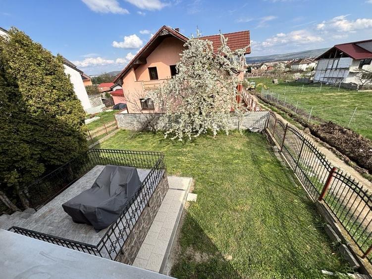 Casă cu 3 camere în Central