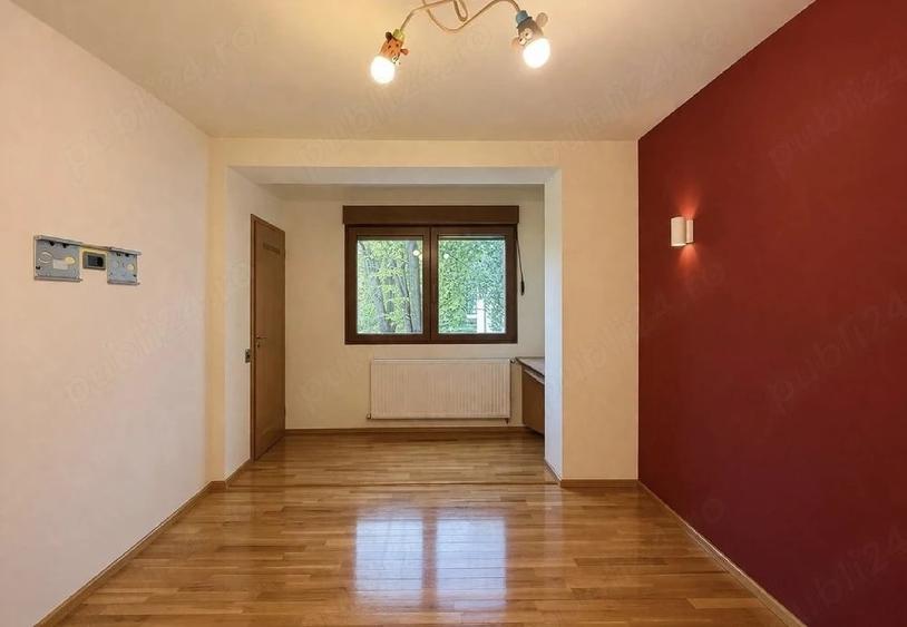 Apartament cu 4 camere decomandat în Medicină