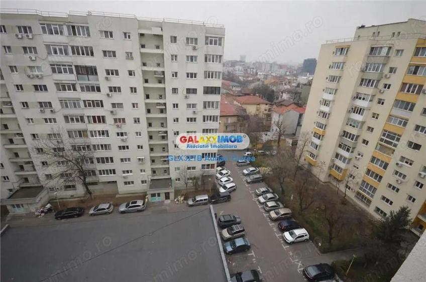 Apartament cu 4 camere semidecomandat, mobilat în Ștefan cel Mare