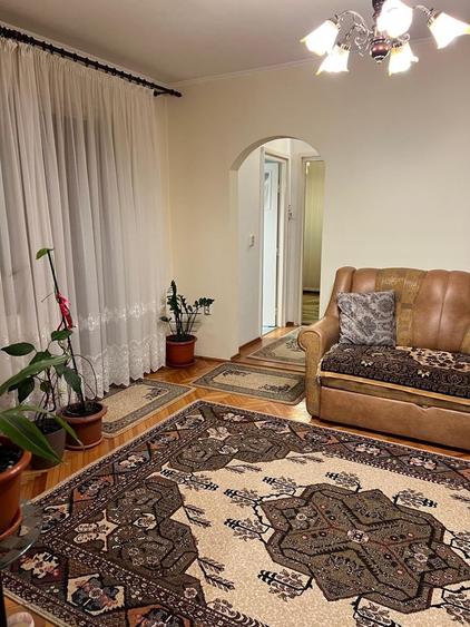Apartament cu 4 camere decomandat în Central