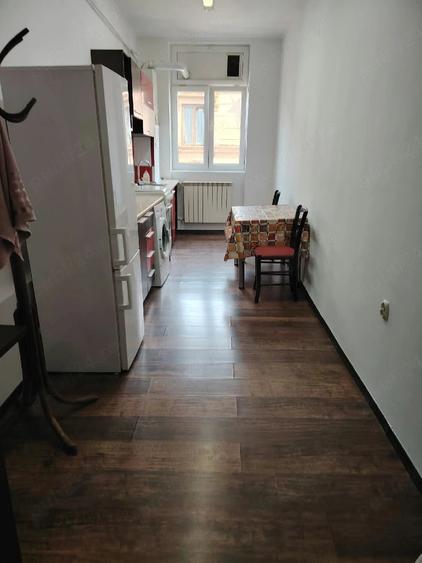 Garsonieră decomandată în Lipscani