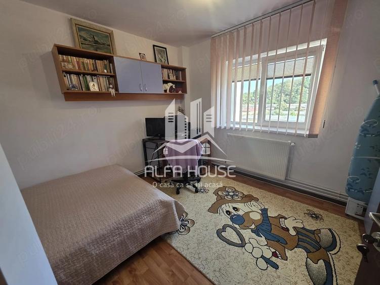 Apartament cu 3 camere semidecomandat în Govândari