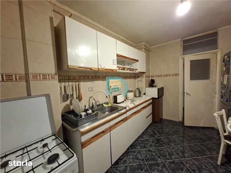 Apartament cu 3 camere decomandat în Astra