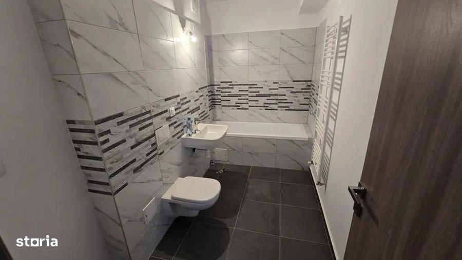 Apartament cu 4 camere decomandat în Libertății