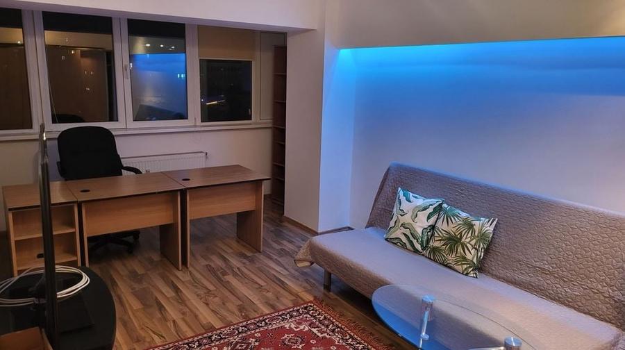 Apartament cu 2 camere decomandat, mobilat în P-ța Romană