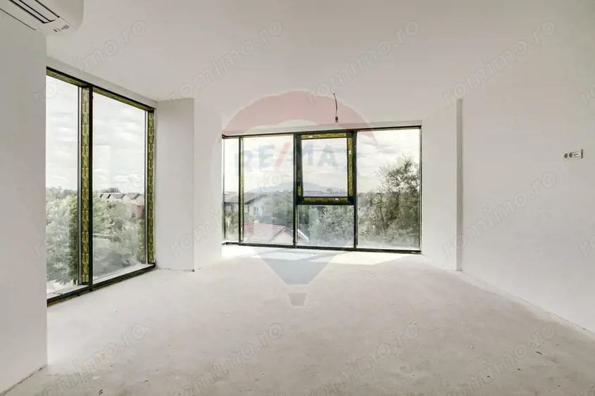 Apartament cu 3 camere semidecomandat în Subcetate