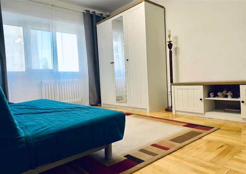 Apartament cu 3 camere decomandat, mobilat în Gară