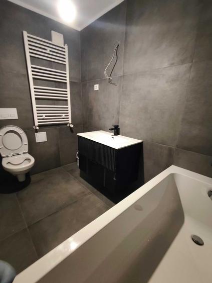 Apartament cu 3 camere decomandat în Metalurgiei