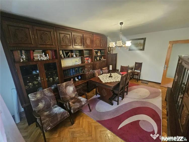 Apartament cu 4 camere decomandat în Central