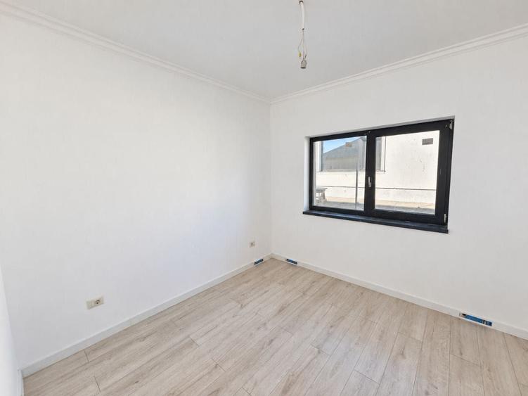 Casă cu 4 camere în Rediu