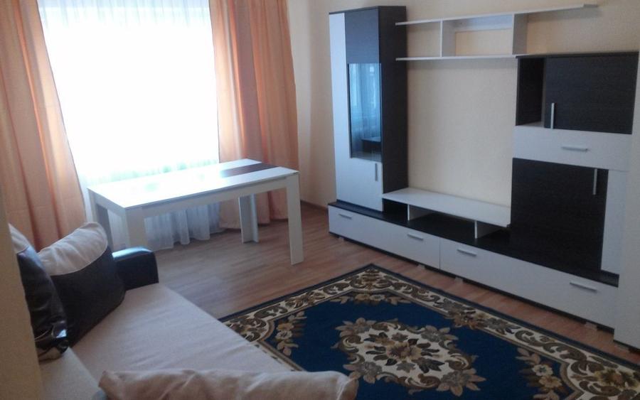 Apartament cu 3 camere decomandat, mobilat în Cetate