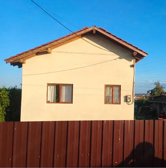 Casă cu 3 camere cu Teren 1300 Mp în Mărăcineanu
