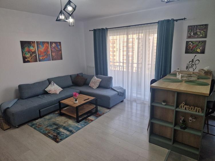 Apartament cu 2 camere decomandat în Tractorul