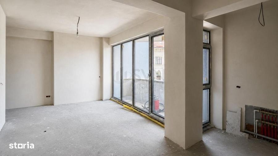 Apartament cu 3 camere semidecomandat în Ștefan cel Mare