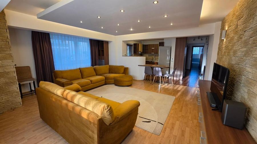 Apartament cu 3 camere decomandat, mobilat în Băneasa