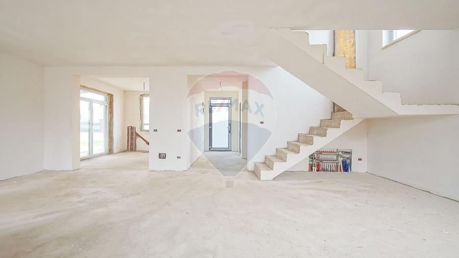 Casă individuală cu 4 camere cu Teren 500 Mp în Tărlungeni