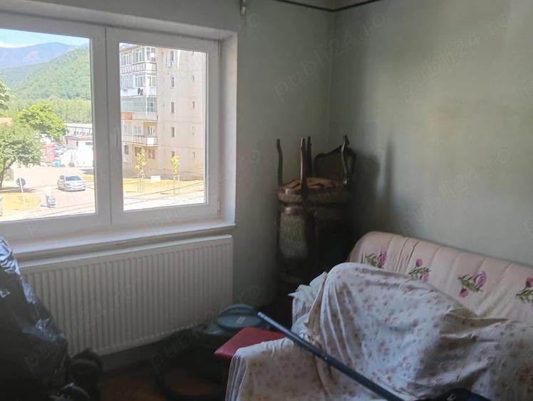 Apartament cu 4 camere semidecomandat în Central