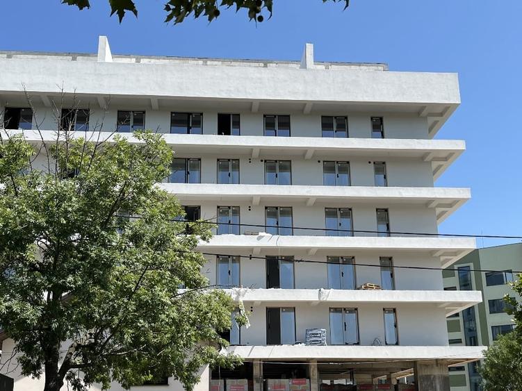 Apartament cu 3 camere decomandat în Mihai Bravu