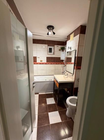 Apartament cu 3 camere decomandat în Girocului