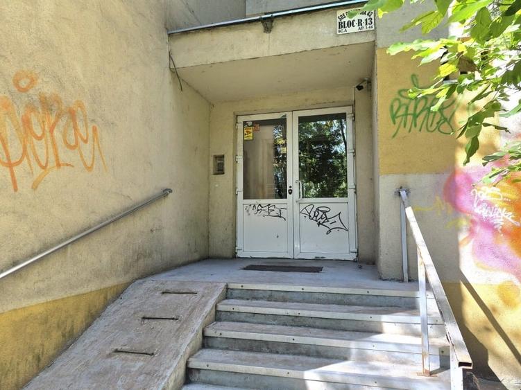 Apartament cu 3 camere decomandat, mobilat în Colentina