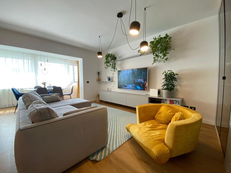Apartament cu 4 camere decomandat, mobilat în Băneasa