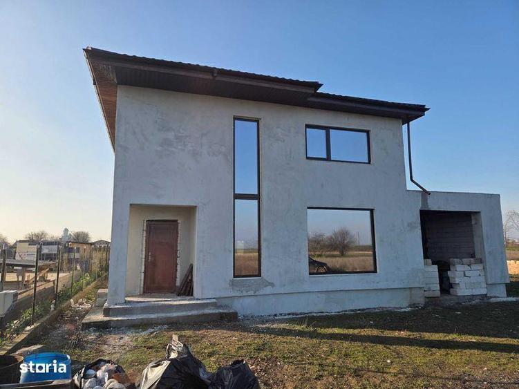 Casă cu 4 camere cu Teren 200 Mp în Cârcea