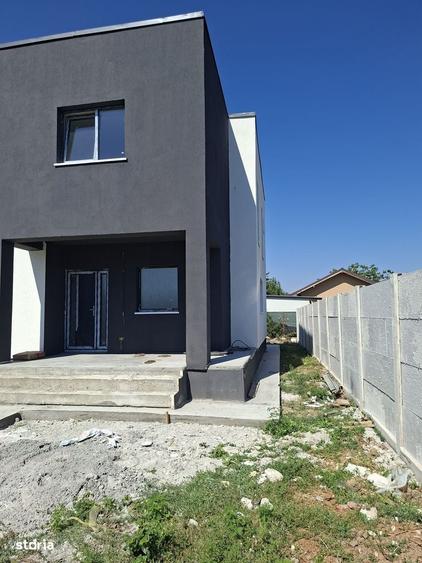 Casă cu 4 camere cu Teren 350 Mp în Central