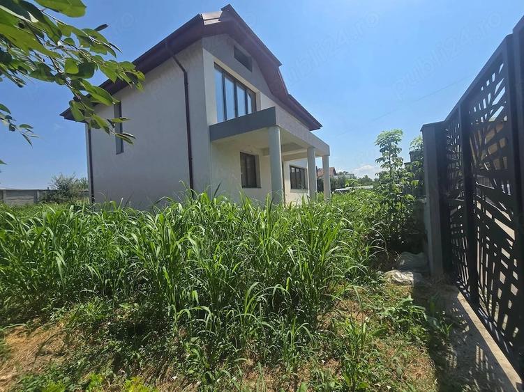 Casă cu 6 camere cu Teren 383 Mp în Dobroești