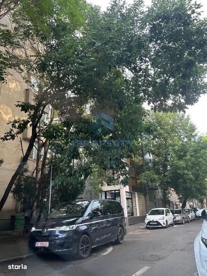 Apartament cu 3 camere în P-ța Victoriei