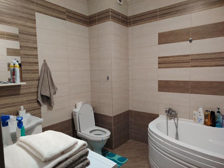 Apartament cu 3 camere decomandat în Exterior Vest