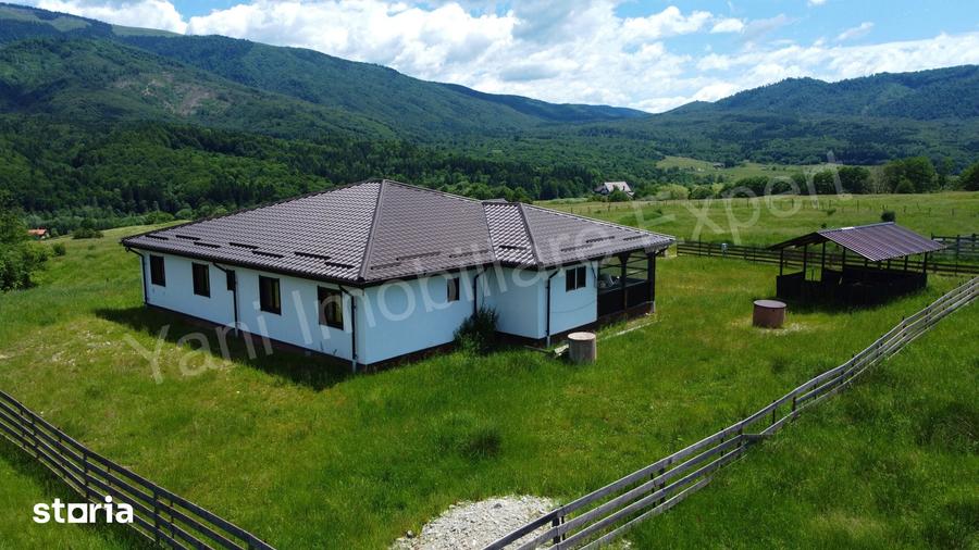 Casă cu 5 camere cu Teren 2000 Mp în Nucșoara