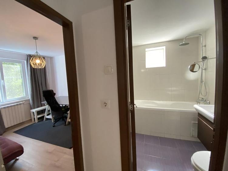 Apartament cu 3 camere decomandat în Olteniței