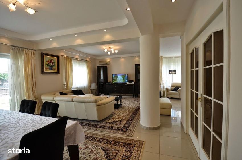 Casă cu 4 camere decomandat în Central