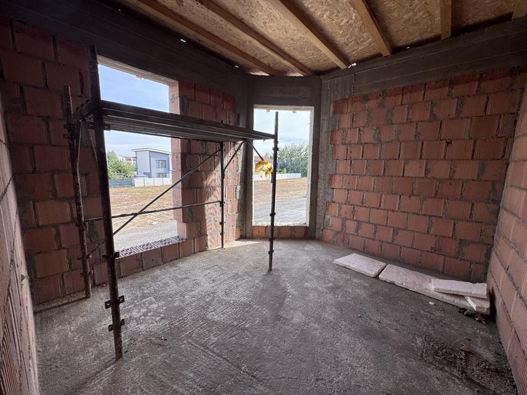 Duplex cu 3 camere cu Teren 161 Mp în Otopeni