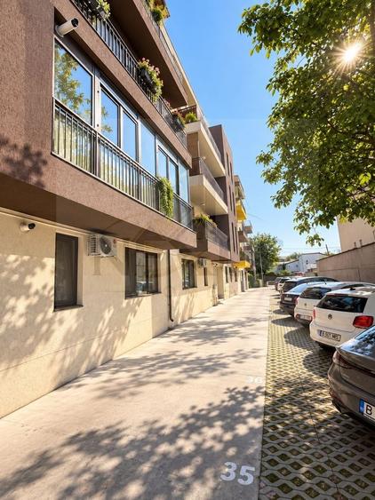Apartament cu 3 camere semidecomandat, mobilat în Berceni