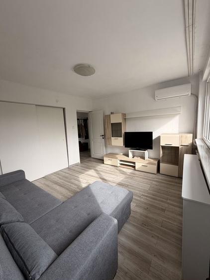 Apartament cu 3 camere decomandat în Universitate