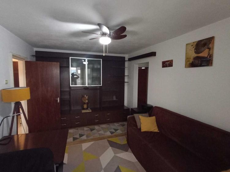 Apartament cu 3 camere semidecomandat în Brâncoveanu