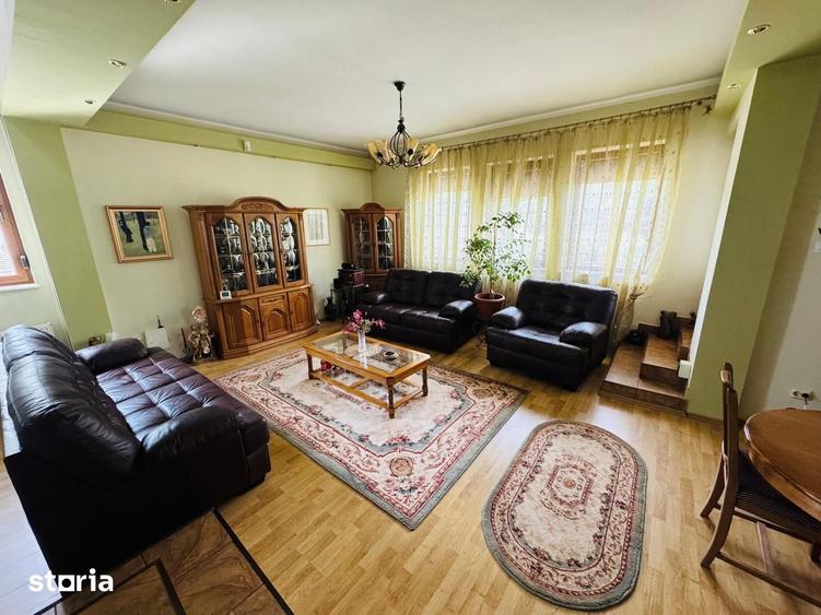Casă cu 5 camere cu Teren 780 Mp în Nicolina