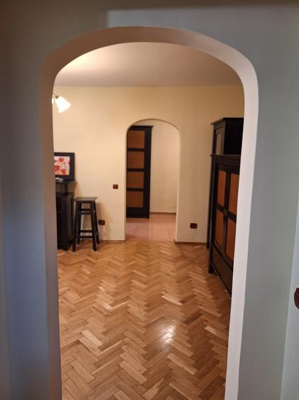 Apartament cu 2 camere semidecomandat, mobilat în Drumul Taberei — fotografia 2