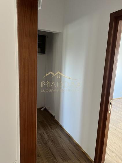 Apartament cu 4 camere decomandat în P-ța Romană