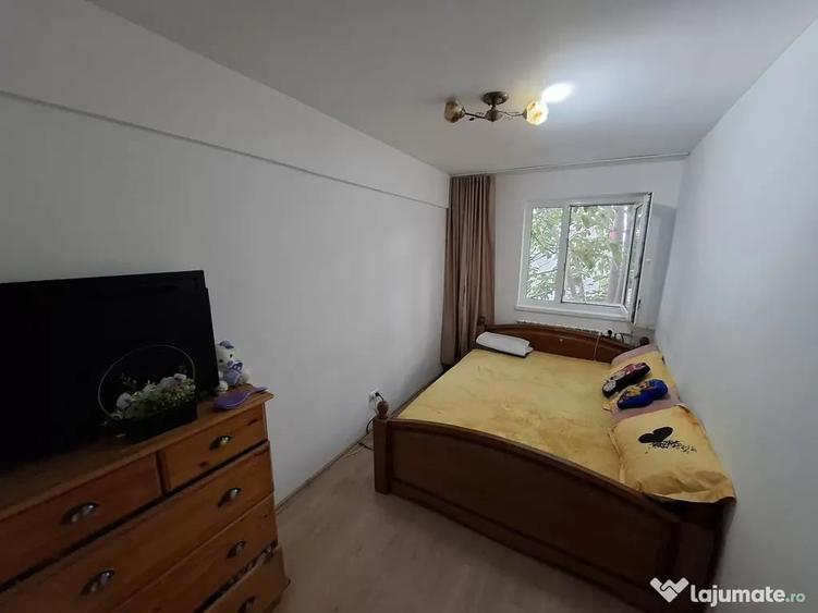 Apartament cu 3 camere semidecomandat în Brătianu