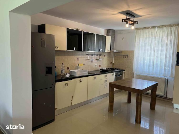 Casă cu 4 camere cu Teren 246 Mp în Florești