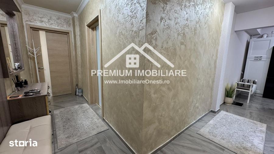 Apartament spa?ios cu 3 camere One?ti, zona centrala - 19
