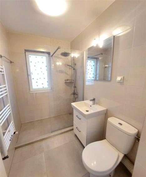 Apartament cu 3 camere semidecomandat, mobilat în Florești