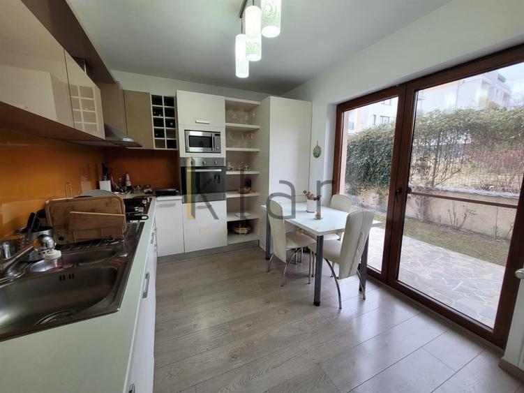 Duplex cu 5 camere decomandat cu Teren 250 Mp în Florești