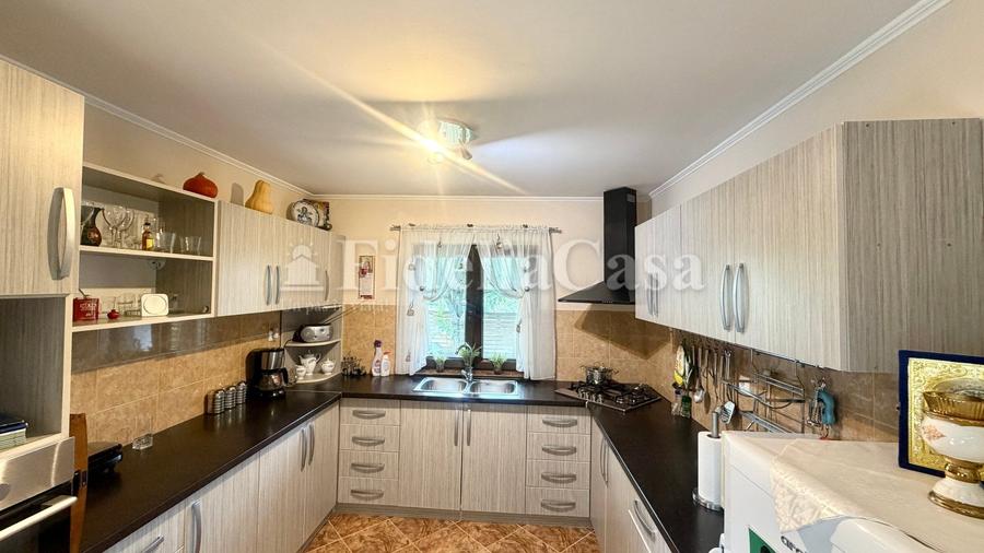 Casă cu 4 camere cu Teren 1453 Mp în Sculeni